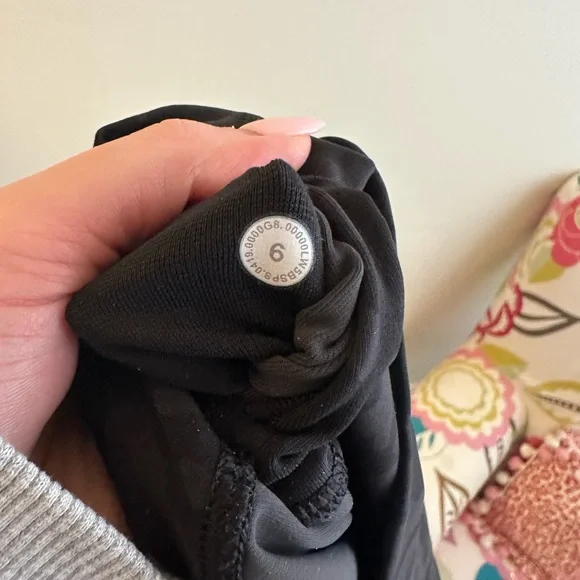 Lululemon Athletica Women’s Black Patterned Leggings - Picture 5 of 5